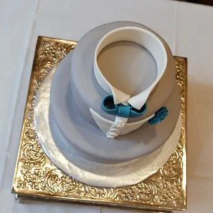 Marshmallow Fondant Tuxedo Groom's Cake.