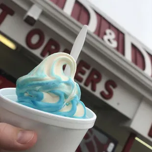 Cotton candy ice cream cup