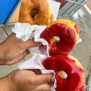 Caramel, Strawberry and mixed fruit donut.