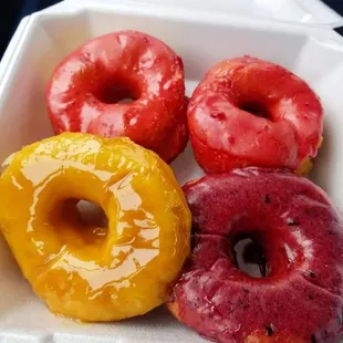 Caramel, Strawberry and mixed fruit donut.