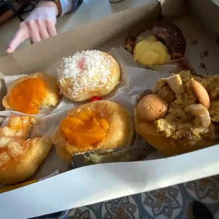 Hard to choose. Mango, Hawaiian, Custard Filled, Apple, Peaches, Banana Pudding.