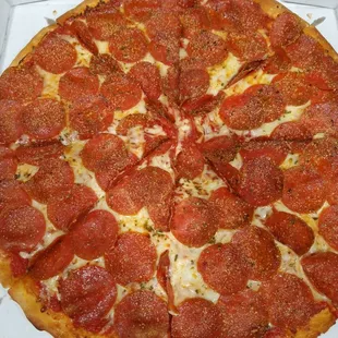 Large pepperoni, pie cut