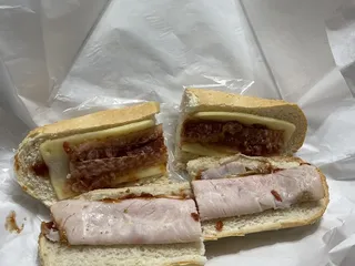 Country Club Liquors & Delicatessen