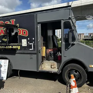 Parked south of Kam highway across from 49er in Aiea