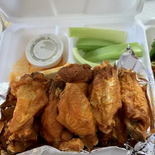 Buffalo wings with blue cheese