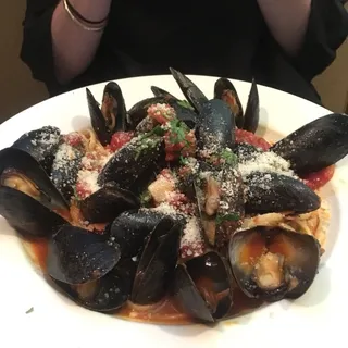 Mussels Marinara over Linguine