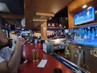 10 Sports Bar & Grill