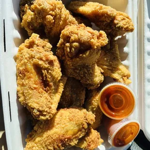 food, fried chicken, poultry, bbq chicken, fried chicken wings, bbq wings, chicken wings and fried chicken, chicken wings, chicken