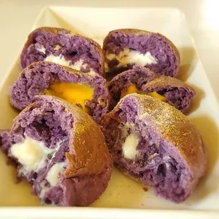 UBE pandesal