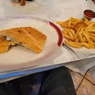 Sandwich Cubano con papas