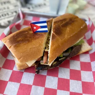 Pan con bistec (with avocado)