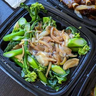 Sauteed Bean Curd Skin and Broccoli with Shallots