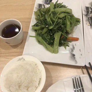 Lettuce with Pepper and Bean Curd Sauce