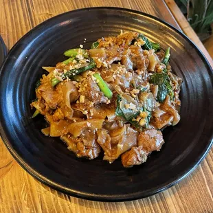 Beef pad see ew