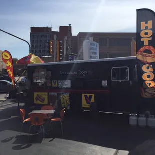 Stopped by for a Chicago hot dog. They had all the fixings for a proper Chicago dog. I was glad to see a food truck in Kenosha.