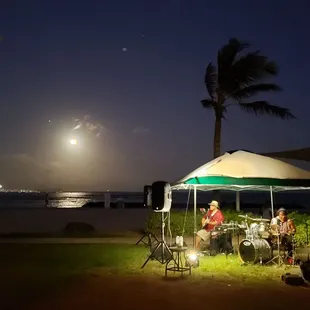 Live music with moonlight