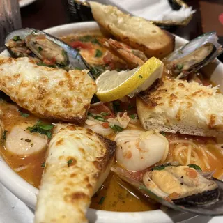 Seafood Cioppino Pasta