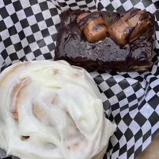 Cinnamon roll twix brownie