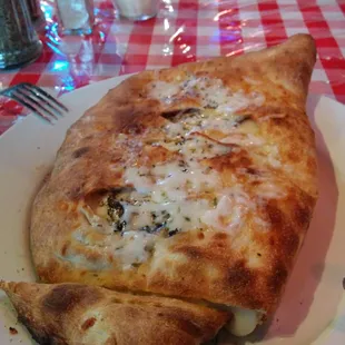 Must try calzone.