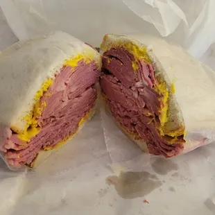 Large corned beef on rye