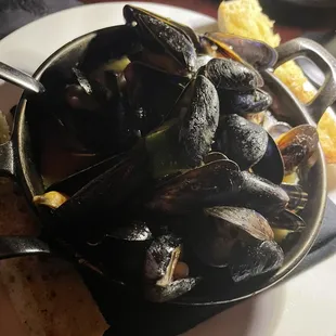 Sake Steamed Mussels