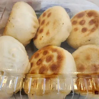 25. Pan Fried Pork & Vegetable Bun