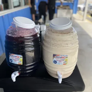 Jamaica y Horchata

Hibiscus Te and Horchata