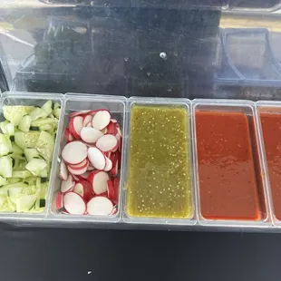 Condimentos
Pepinos, Rabanos, Salsa Verde y Salsa Roja

Condiments
Cucumber, Radishes, Green and Red Salsa