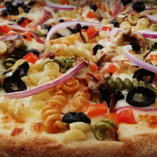 Pasta Primavera specialty pizza.