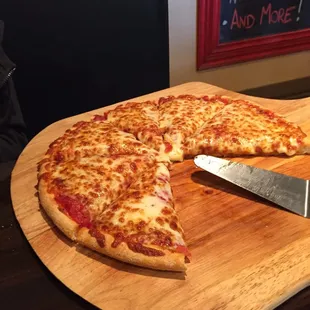 Large pepperoni pizza was delicious!