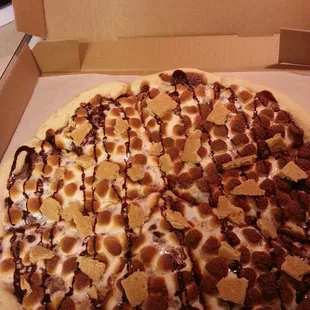 Smores dessert pizza!
