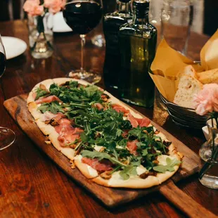 Flatbread: Homemade Mozzarella, Prosciutto e Parma, Mushroom, Arugula