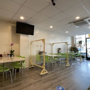 The dining room is clean and spacious.