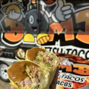 Atómica breakfast burrito w/salsa