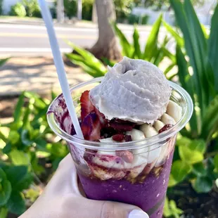 Da Cove Bowl with goji berries and poi