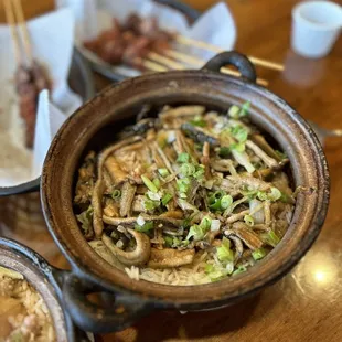 Eels clay pot