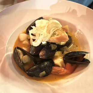 Shellfish 'in brodo' with saffron