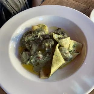 Mushroom pesto pasta