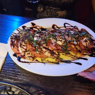 Mozzarella Caprese**