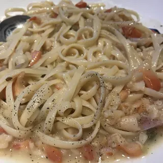 Linguini with Clam Sauce (Red or White)