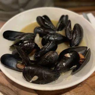 Steamed Mussels with White Wine