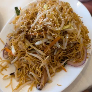 Noodles with bean sprouts