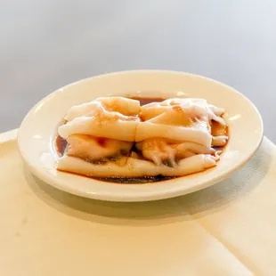 Steamed shrimp rice crepe IG: michellelieats
