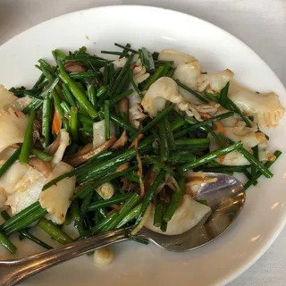 101. Sliced Squid with Chives in XO Sauce