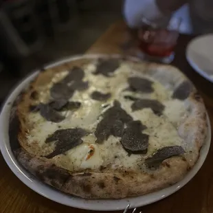 Cacio e Pepe pizza