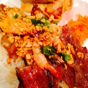 House special vermicelli (BBQ pork, shrimp, egg roll)