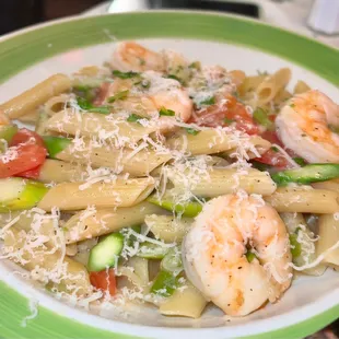 Penne with scallops shrimp asparagus &amp; tomato