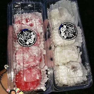 Left: brownie stuffed mochi, right: kulolo stuffed mochi