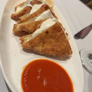 Mozzarella Carozza Lunch