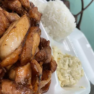 Juicy chicken, steamed rice, potato macaroni salad